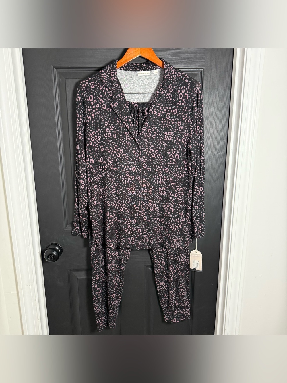 Black & Pink Leopard-Print Women's Pajama Set - Long Sleeve Top & Pants